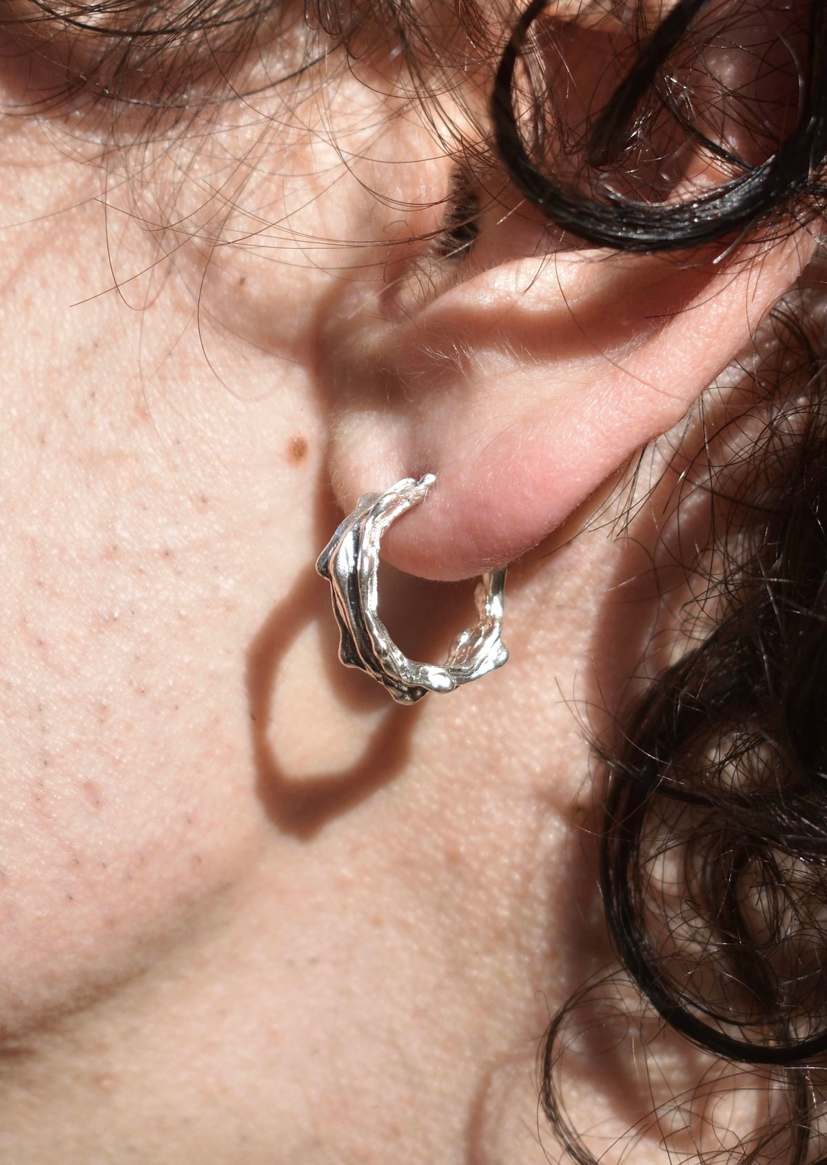 Silver hoop earrings • mini