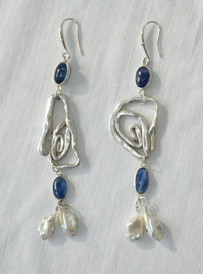 Silver earrings with kyanite and pearls