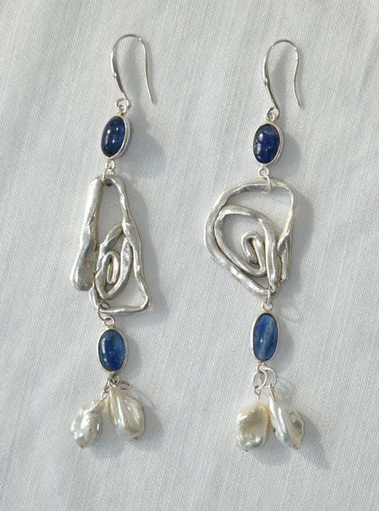 Silver earrings with kyanite and pearls